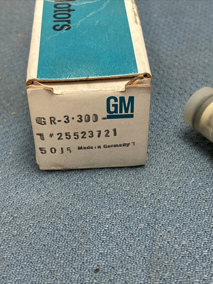 NEW GM 25523721 FUEL INJECTOR GR.3.300