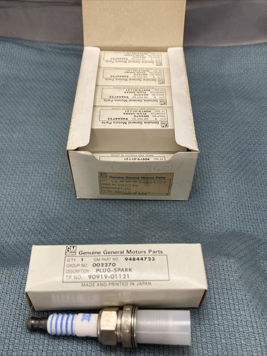 QTY 10 NEW GENUINE GM 94844723 SPARK PLUG GR 2.270