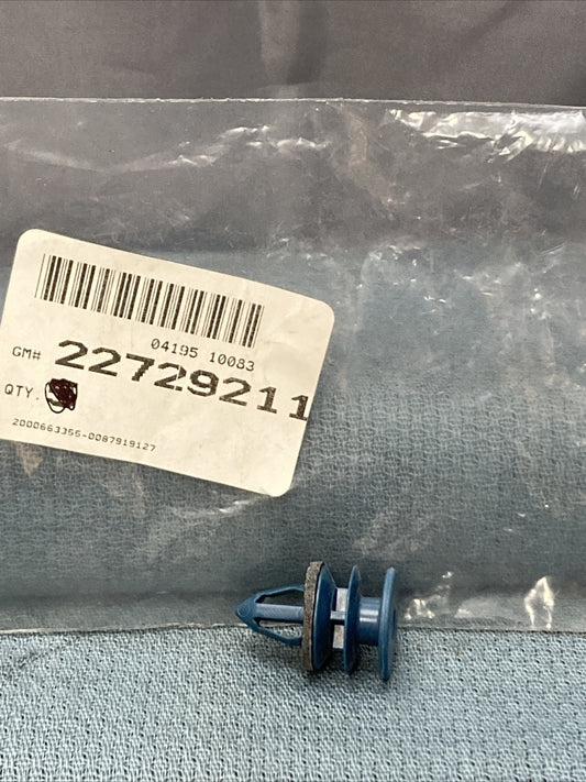 NEW GENUINE GM 22729211 RETAINER PUSHIN W/SEAL 2005-2014