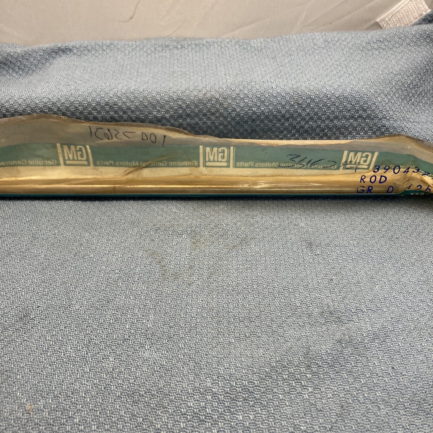 NEW GENUINE GM 3904377 Exhaust Push Rod Chevrolet 1970