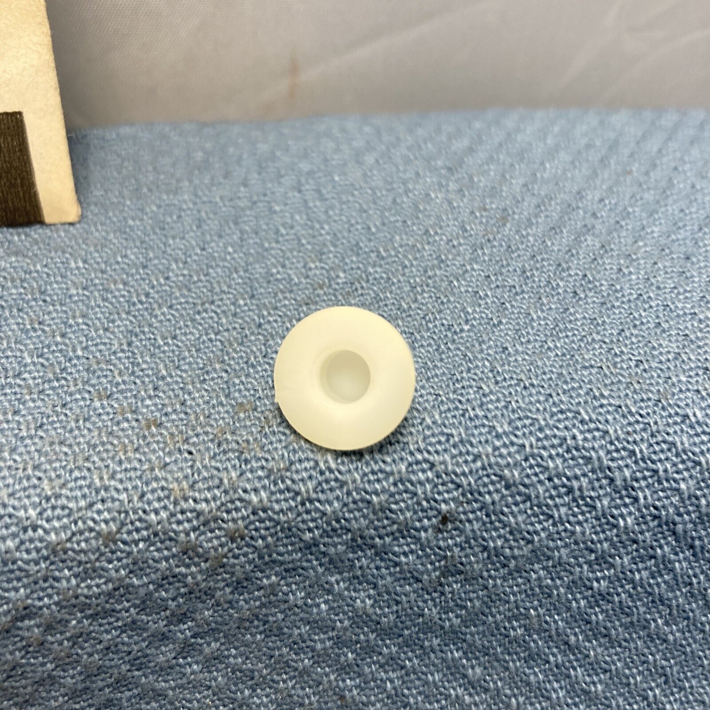 NEW GENUINE GM 3830353 VALVE STEM, VACUUM CYLINDER