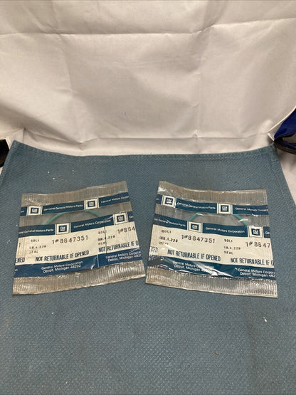 QTY 2 NEW GENIUNE GM 8647351 2-4 BAND SERVO COVER SEAL GR.4.229