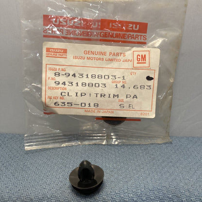 NEW GENUINE GM 94318803 Clip, Front Side Door Trim Retainer ISUZU 8-94318803-1