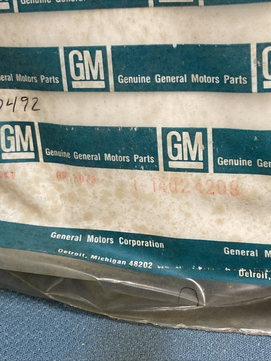 NEW GENUINE GM 14024209 GASKET, ENGINE COOLANT PUMP GR.1.079