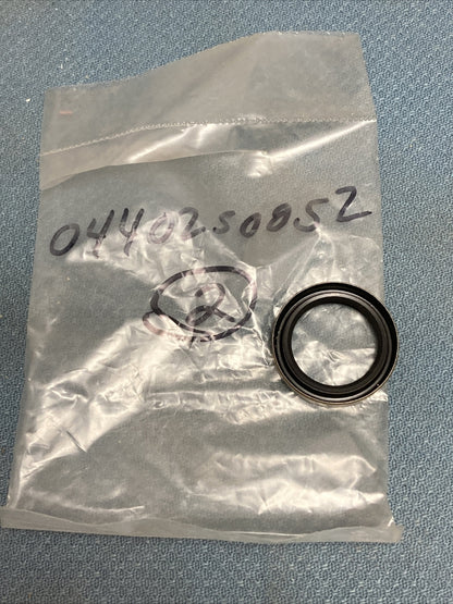NEW ROBIN SUBARU 044-02500-52 OIL SEAL