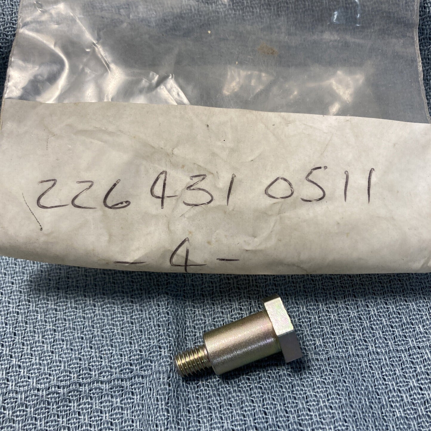 NEW ROBIN SUBARU 226-43105-11 PIVOT BOLT