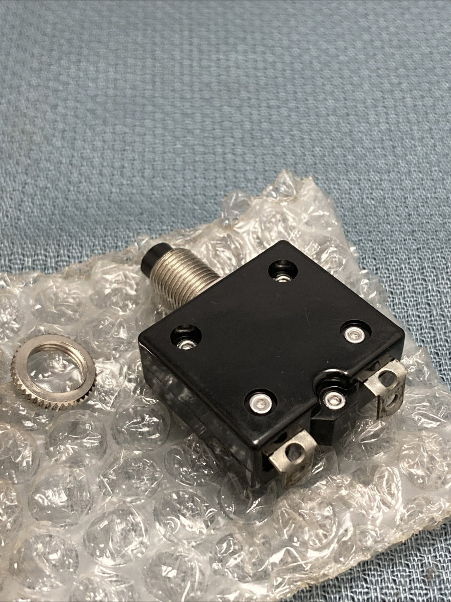 NEW GENUINE JOHN DEERE 09181 CIRCUIT BREAKER