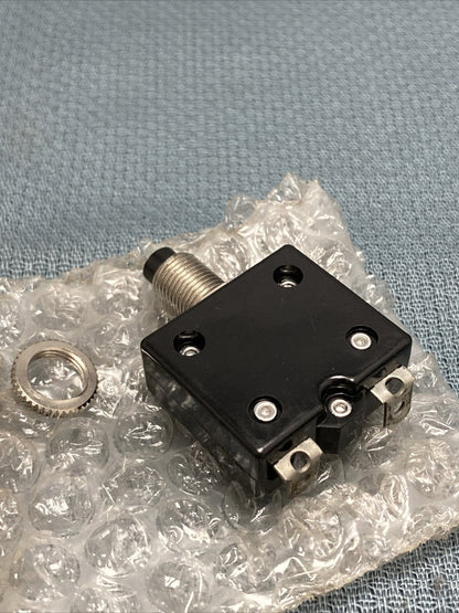 NEW GENUINE JOHN DEERE 09181 CIRCUIT BREAKER