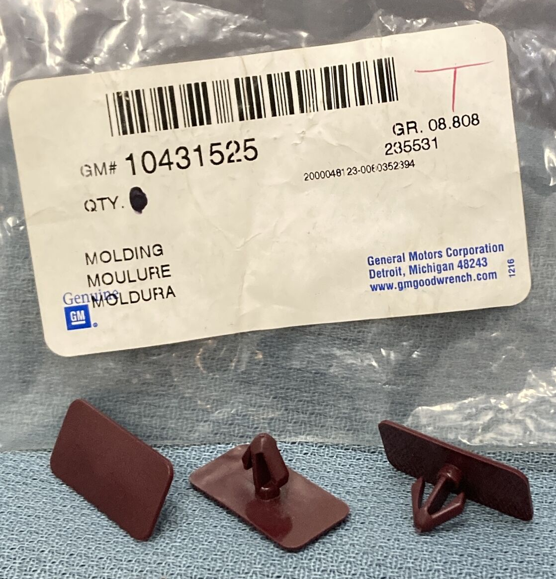 QTY 3 NEW GENUINE GM 10431525 RETAINER, ROCKER PANEL MOLDING *DARK TORRADOR RED