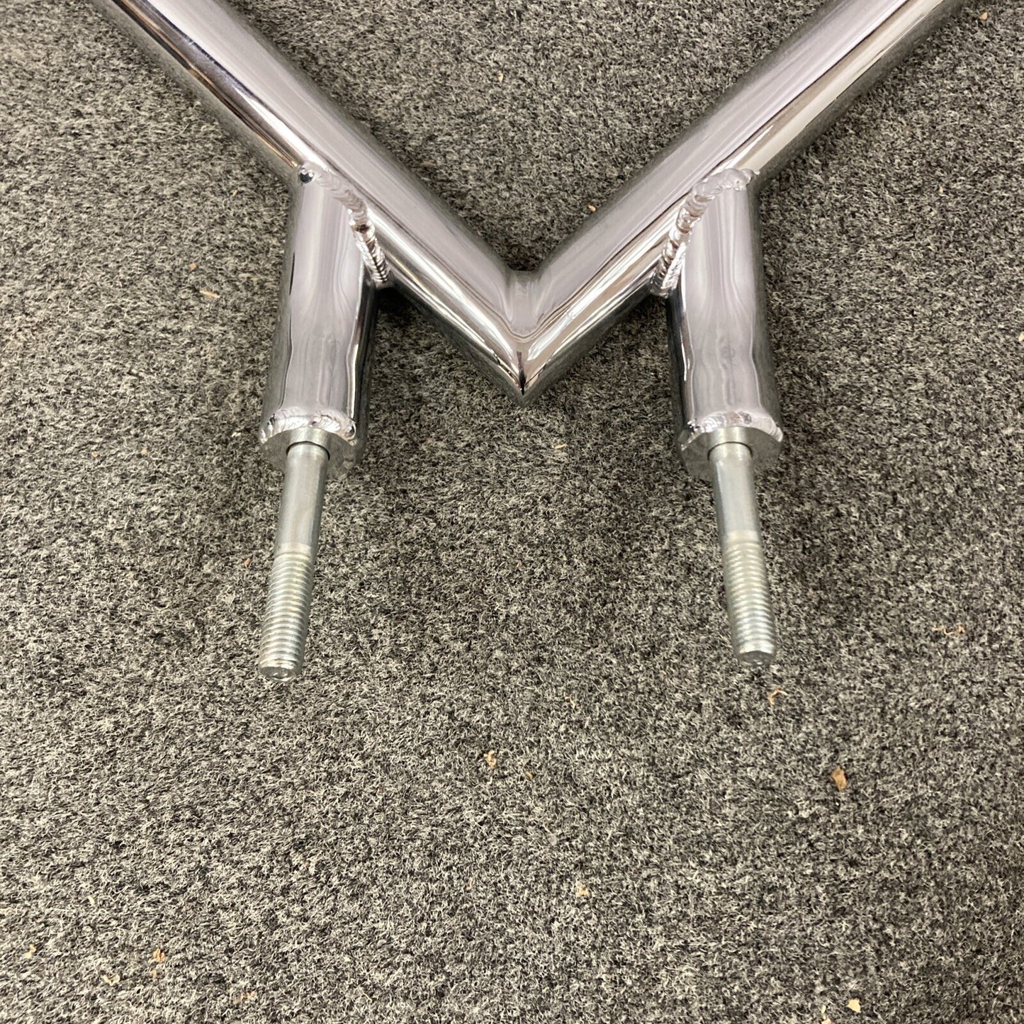 NEW GENUINE VICTORY 2874291 HANDLEBAR KIT , DRAG VEGAS, KINGPIN 2005 AND LATER