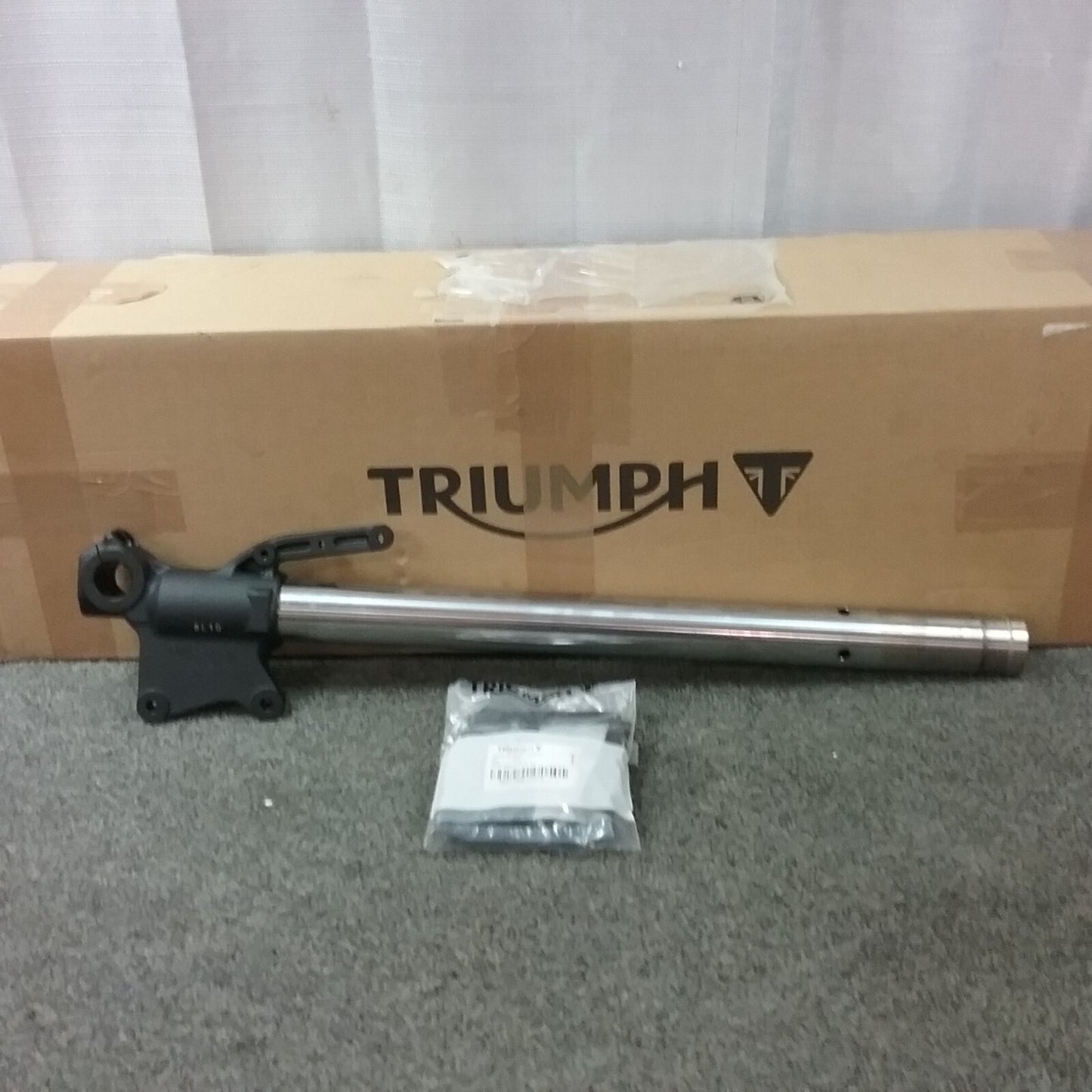 NEW GENUINE VICTORY TRIUMPH T2048185 R SLIDE PIPE COMP