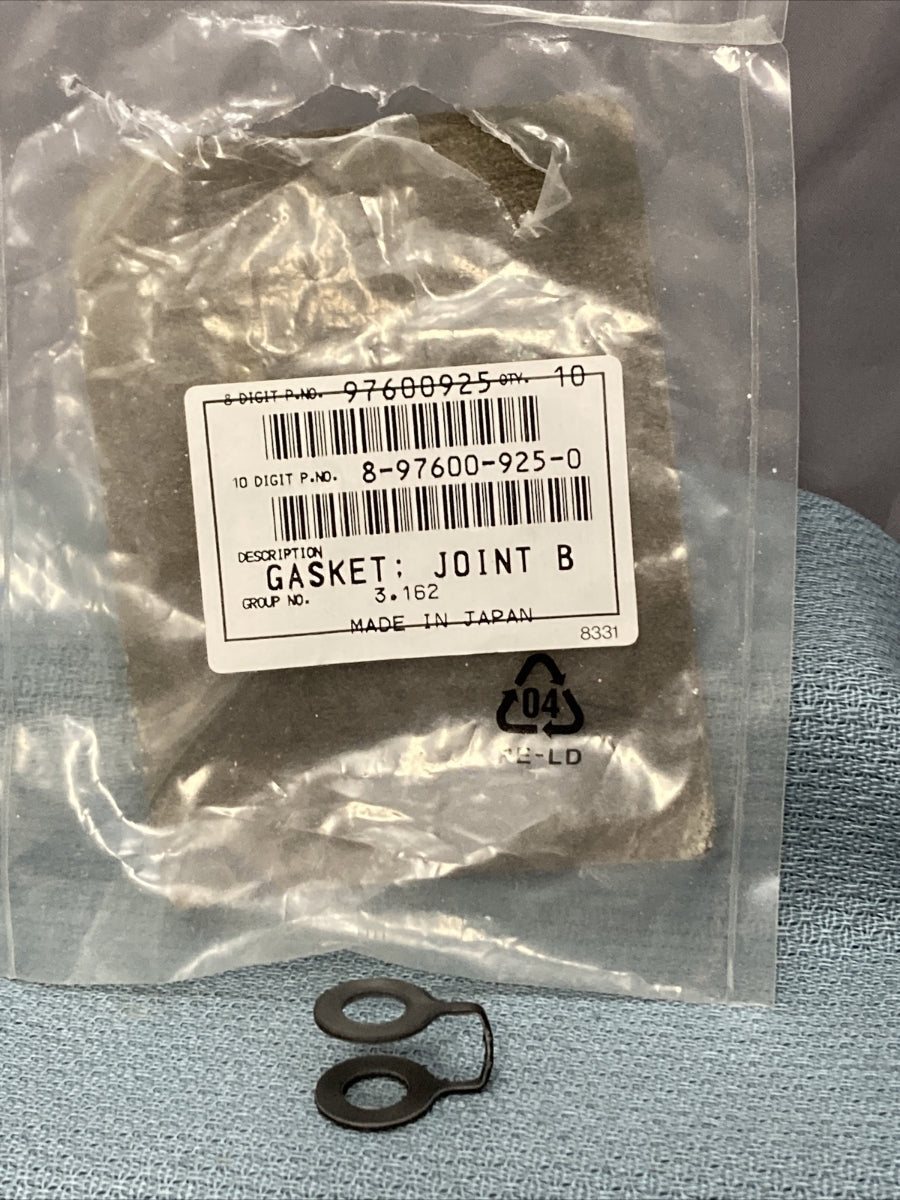 NEW GM 97600925 GASKET, FUEL INJECTION FUEL RETURN PIPE 2001-2004