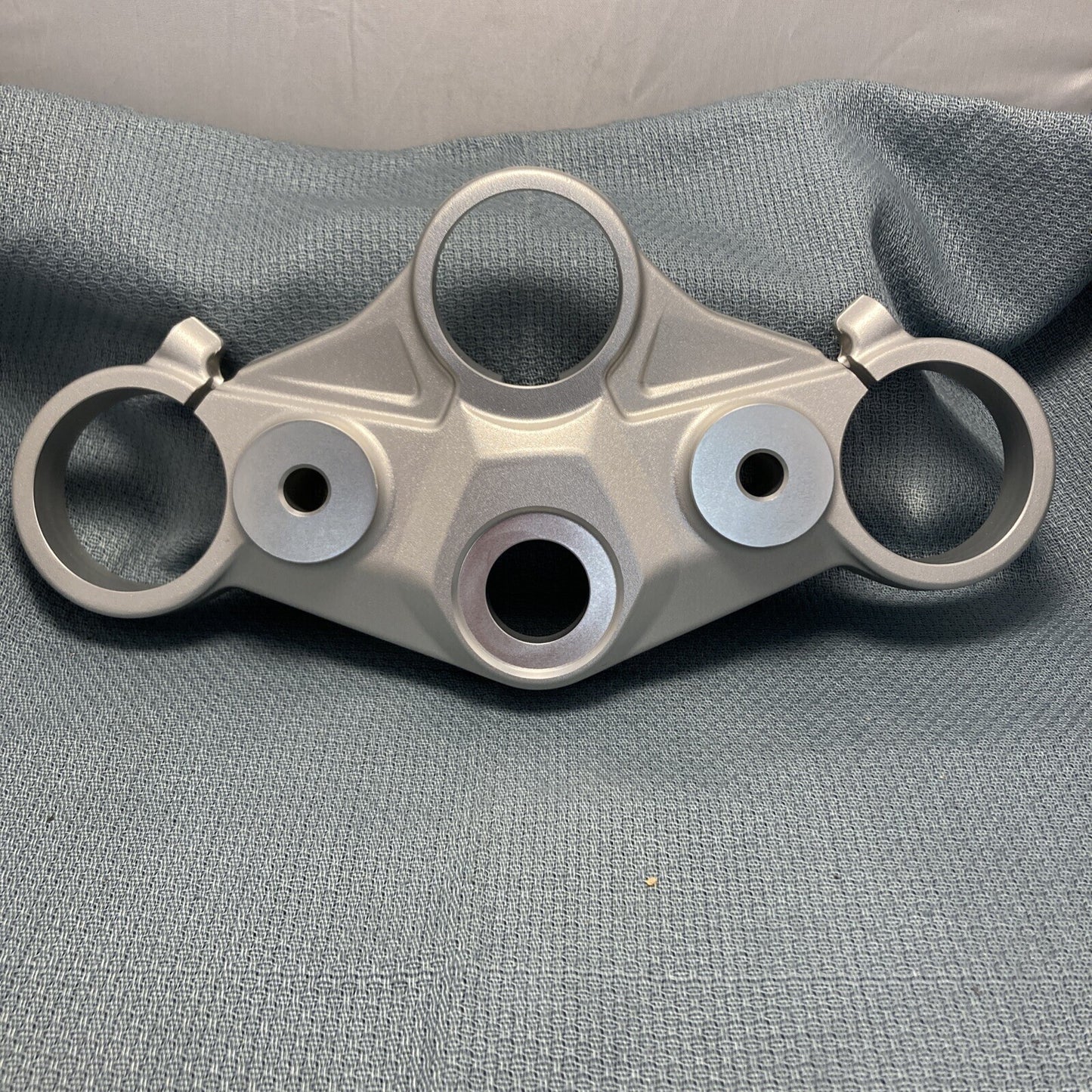 NEW GENUINE VICTORY TRIUMPH T2041212 UPPER YOKE