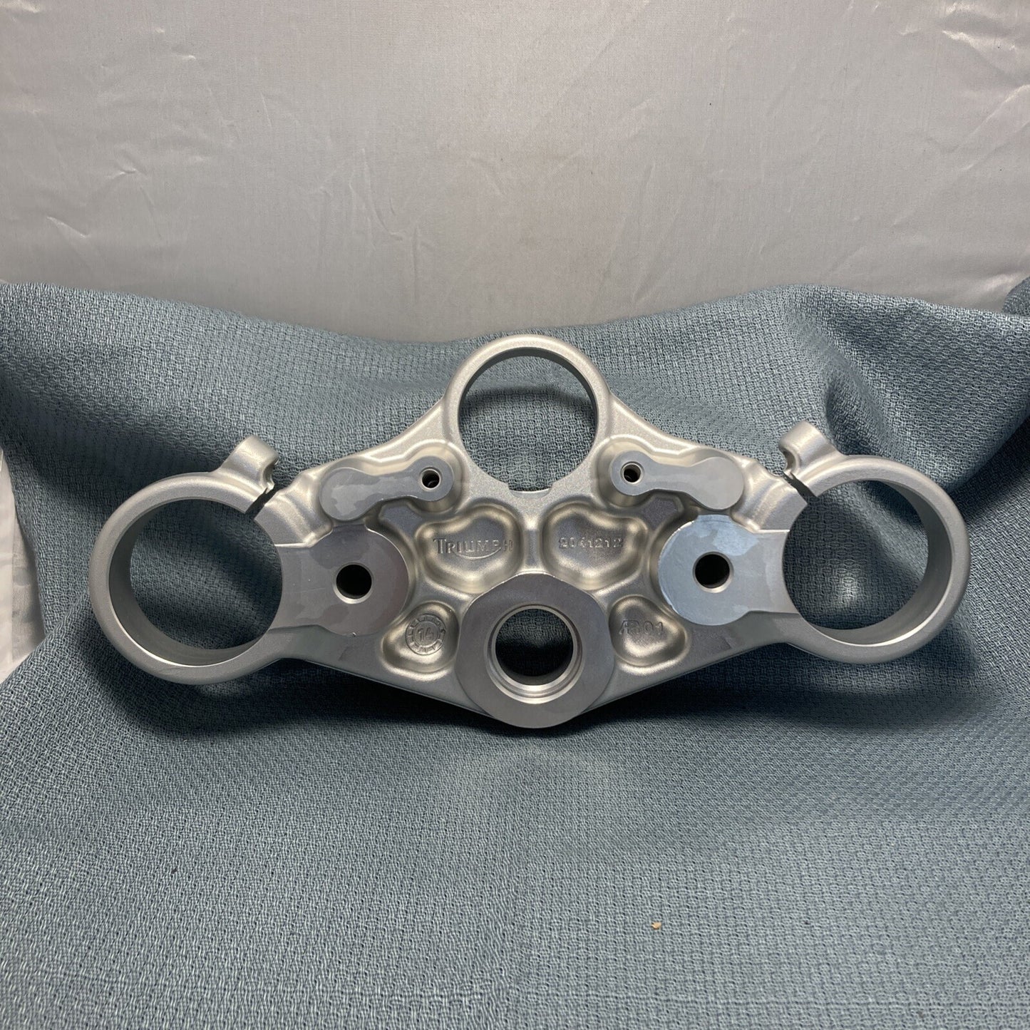 NEW GENUINE VICTORY TRIUMPH T2041212 UPPER YOKE