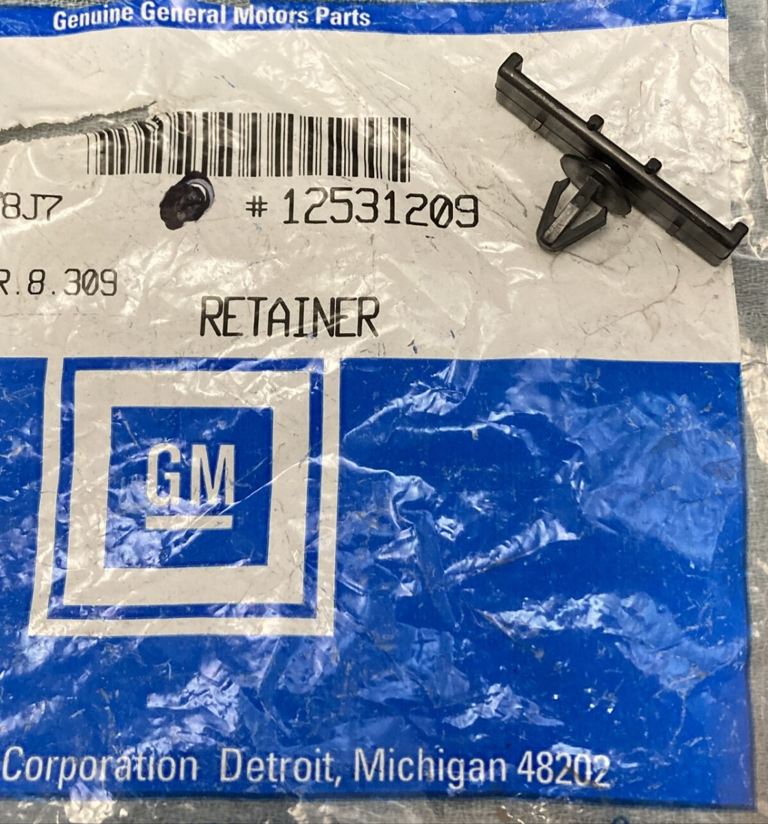 NEW GENUINE GM 12531209 RETAINER, ROCKER PANEL MOLDING PLASTIC GR 8.309