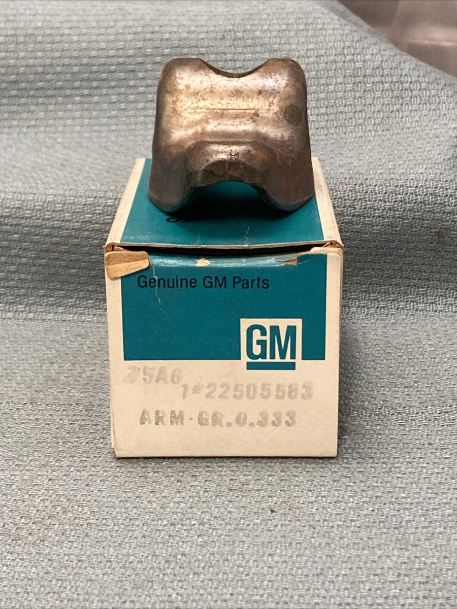 NEW GENUINE GM 22505583 ARM, VALVE ROCKER 1982-1990 GR 0.333