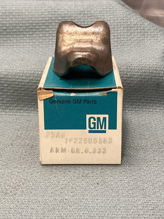 NEW GENUINE GM 22505583 ARM, VALVE ROCKER 1982-1990 GR 0.333