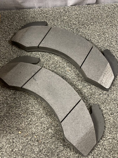 NEW GENUINE GM 15625708 PAD KIT, FRONT DISC BRAKE LINING GR 5.018