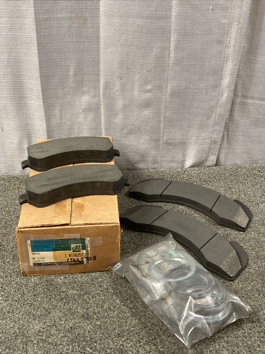 NEW GENUINE GM 15625708 PAD KIT, FRONT DISC BRAKE LINING GR 5.018