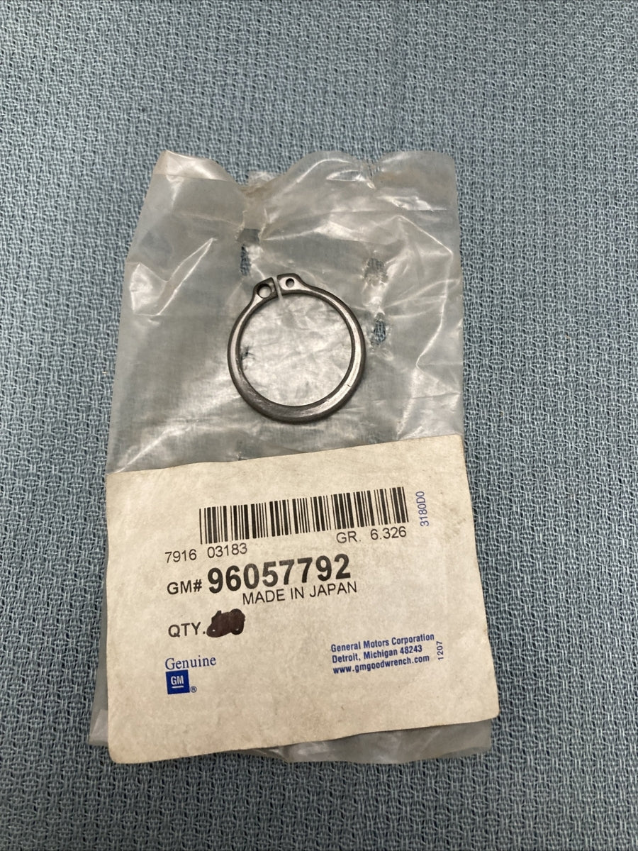 NEW GENUINE GM 96057792 SNAP RING, FRONT GR 6.326