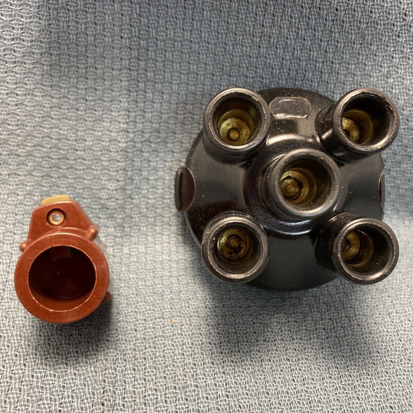 NEW GENUINE RENAULT 7701402243 Cover And Brush Rotating, FUEGO