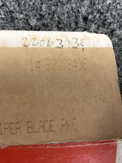NEW GENUINE GM 22063134 BLADE, WINDSHIELD WIPER 18"
