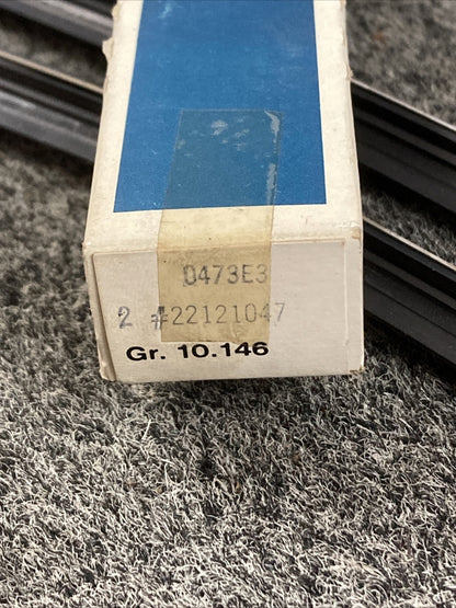 QTY 2 NEW GENUINE GM 22121047 INSERT, WINDSHIELD WIPER BLADE 17" GR 10.146