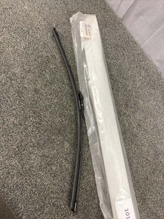 NEW GENUINE GM 15779415 BLADE ASSEMBLY, WINDSHIELD WIPER *BLACK GR 10.146