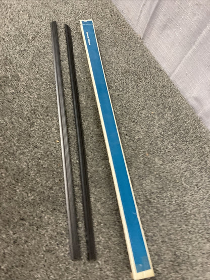 QTY 2 NEW GENUINE GM 10093153 BLADE INSERT, WINDSHIELD WIPER GR 10.146