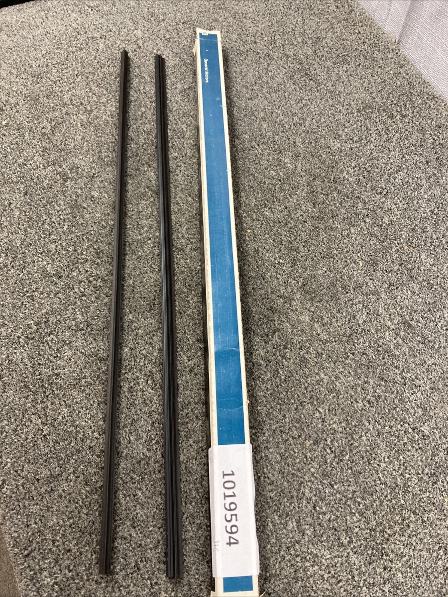 QTY 2 NEW GENUINE GM 12337565  INSERT, WINDSHIELD WIPER BLADE GR 10.146