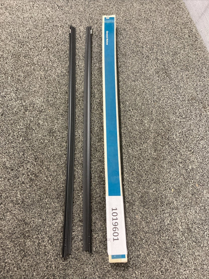 QTY 2 NEW GENUINE GM 12344996 INSERT, WINDSHIELD WIPER BLADE GR 10.146