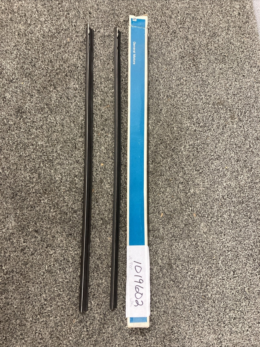 QTY 2 NEW GENUINE GM 12399988 INSERT, WINDSHIELD WIPER BLADE GR 10.146