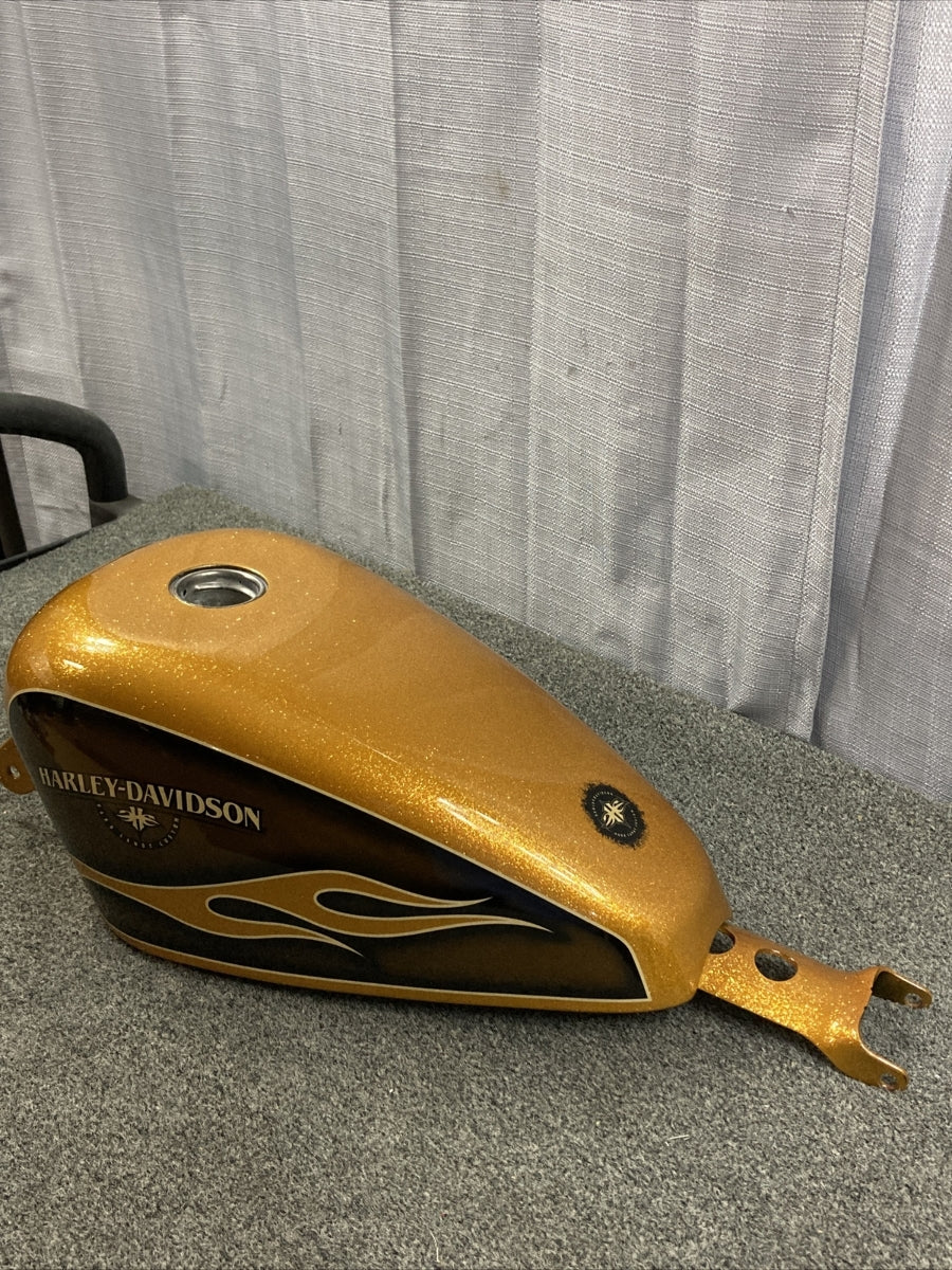 NEW GENUINE HARLEY DAVIDSON 61000231DWG CUSTOM FUEL TANK, GOLD FLAKE