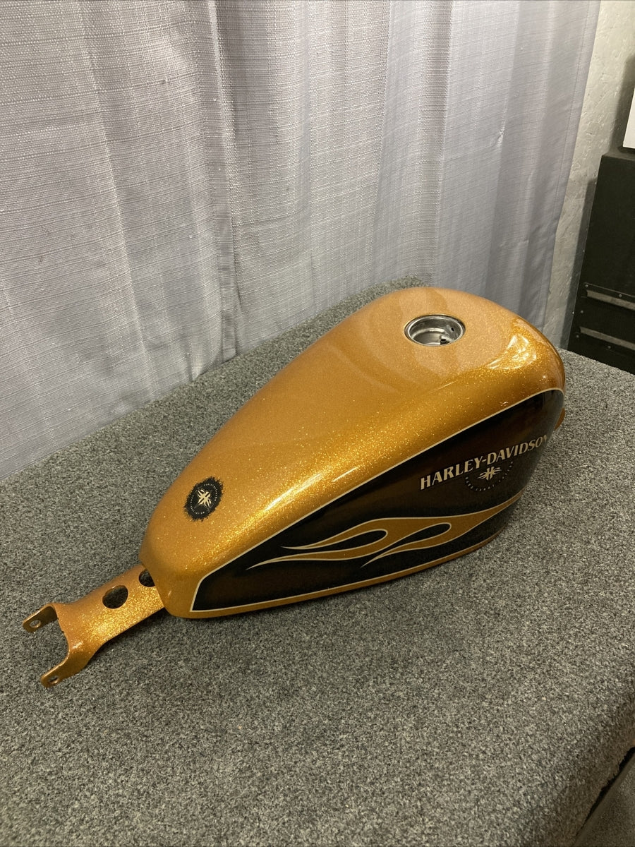 NEW GENUINE HARLEY DAVIDSON 61000231DWG CUSTOM FUEL TANK, GOLD FLAKE