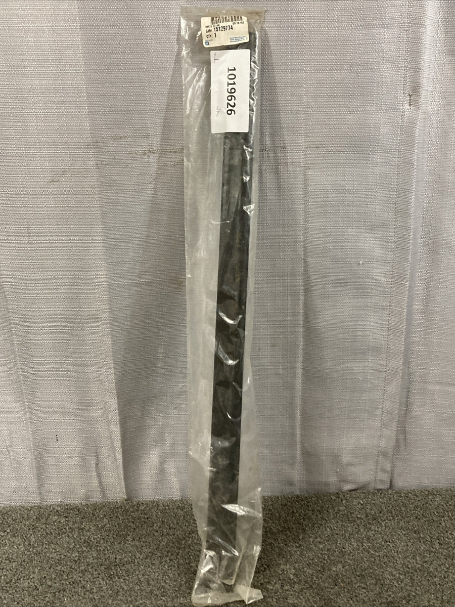 NEW GENUINE GM 15129774 SEALING STRIP ASM, REAR SIDE DOOR WINDOW OUTER GR 16.183