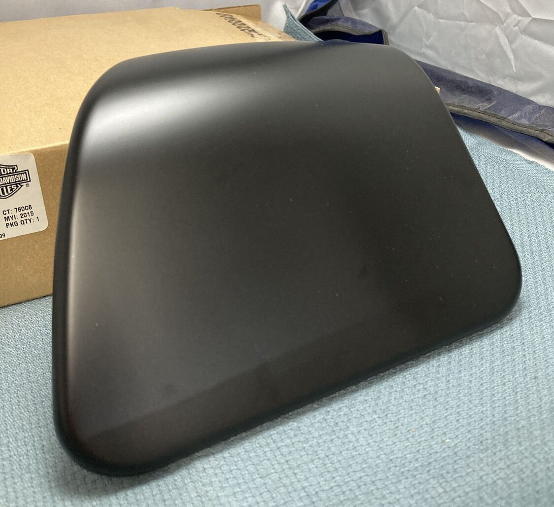 NEW GENUINE HARLEY DAVIDSON 76000376BYM DOOR ASY, MEDIA STORAGE, RH BLK