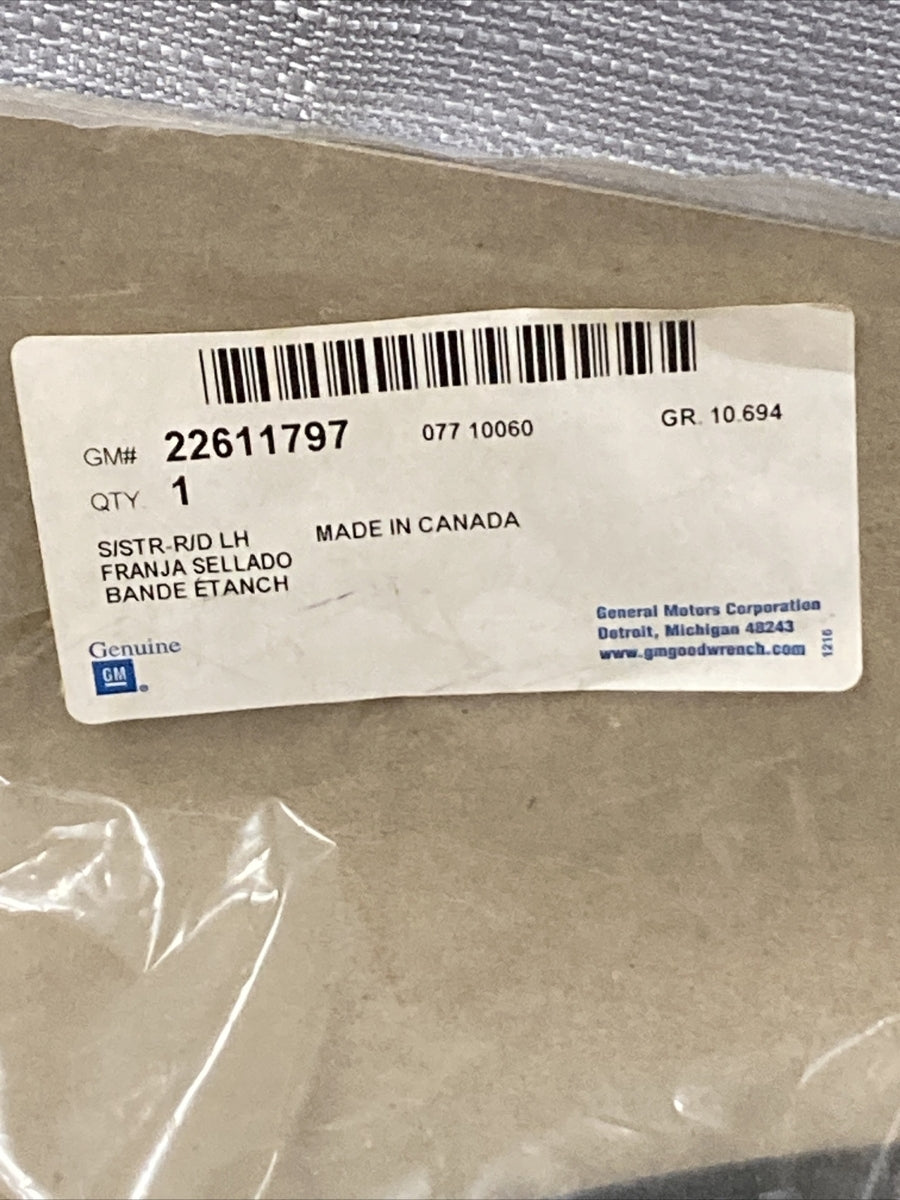 NEW GENUINE GM 22611797 SEALING STRIP REAR SIDE DOOR  LOWER GR 10.694