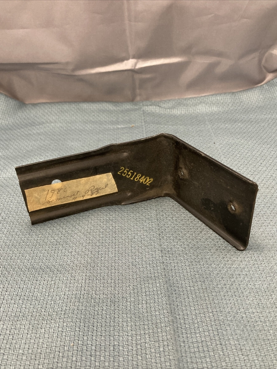 NEW GM 25518402 LICENSE BRACKET ADAPTER