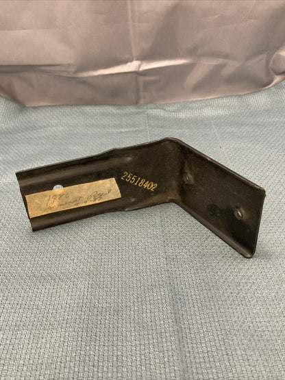 NEW GM 25518402 LICENSE BRACKET ADAPTER