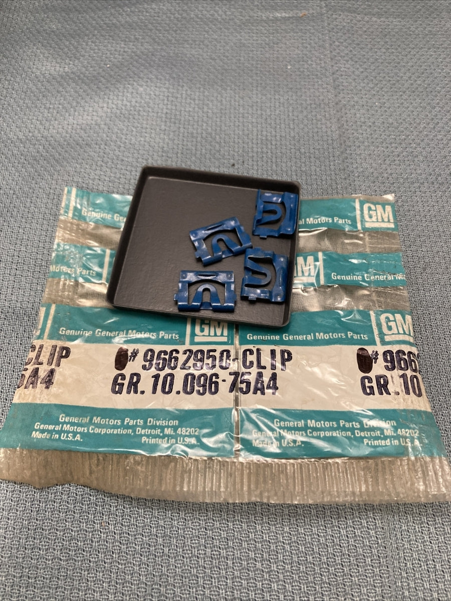 QTY 4 NEW GENUINE GM 9662950 CLIP, MOULDING TRIM REVEAL *BLUE GR 10.096