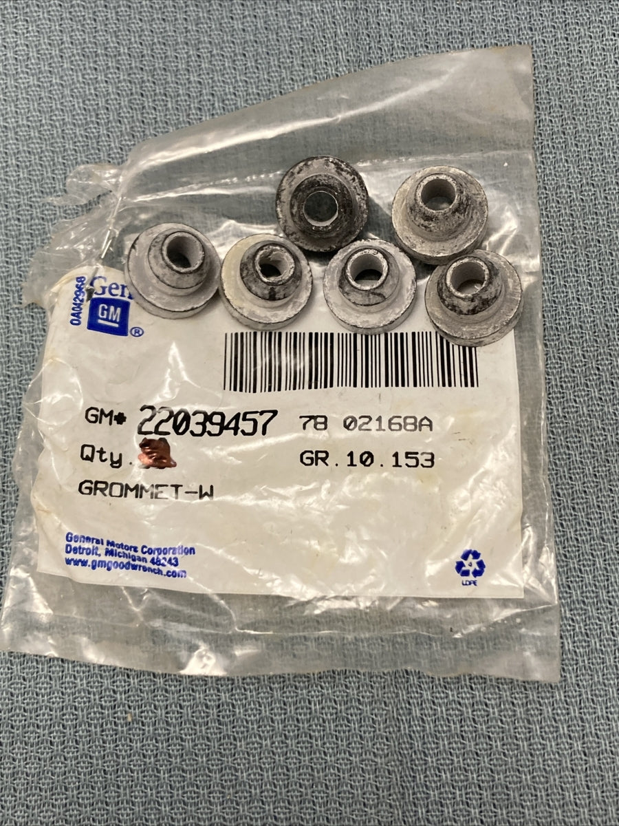 QTY 6 NEW GENUINE GM 22039457 GROMMET, WINDSHIELD WASHER PUMP GR 10.153