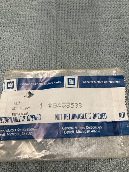 NEW GENUINE GM 9428633 RETAINER, ARMREST 1992-1994 GR 8.921