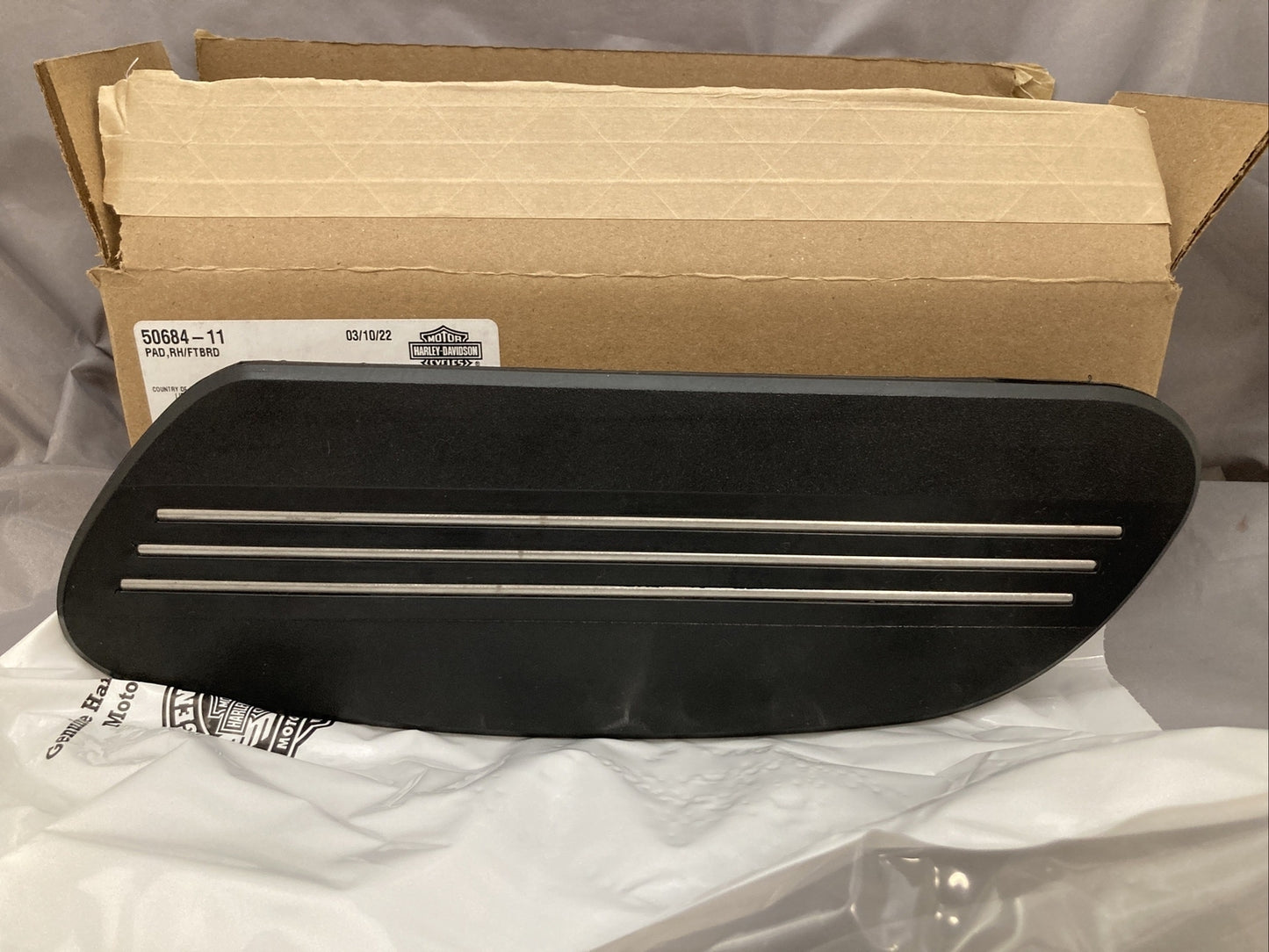 NEW GENUINE HARLEY DAVIDSON 50684-11 RUBBER PAD FOOTBOARD RH