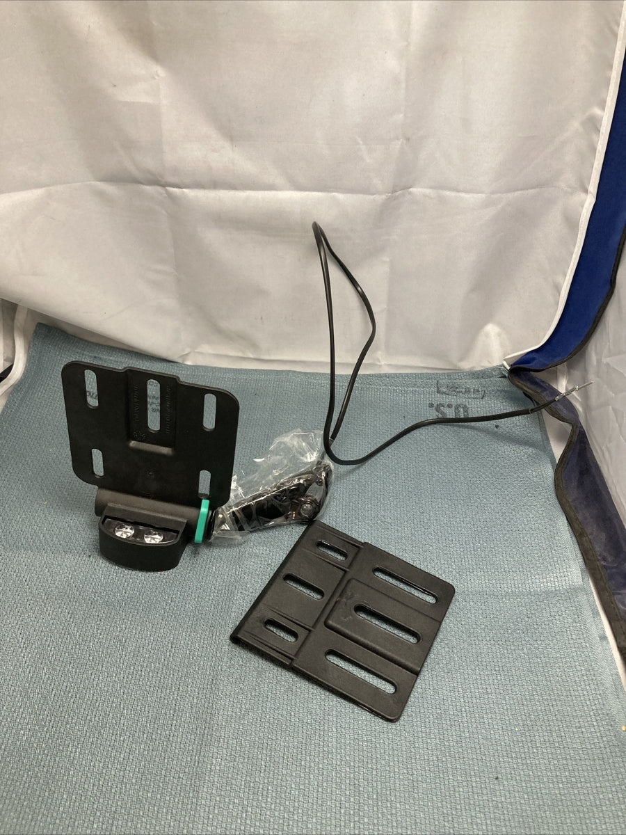 NEW GENUINE HARLEY DAVIDSON 67900281 BRKT,LIC PL, SIDEMNT/EXT