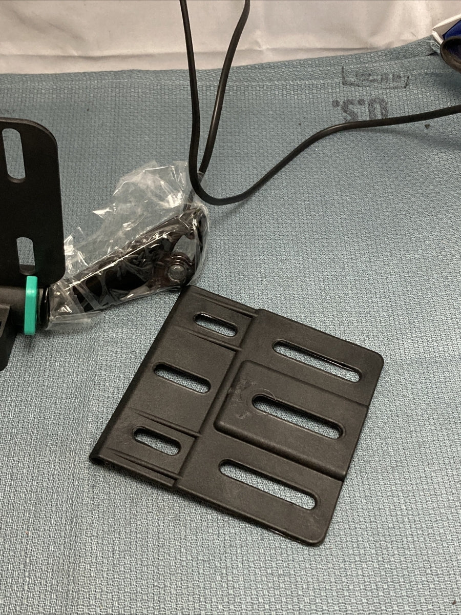 NEW GENUINE HARLEY DAVIDSON 67900281 BRKT,LIC PL, SIDEMNT/EXT