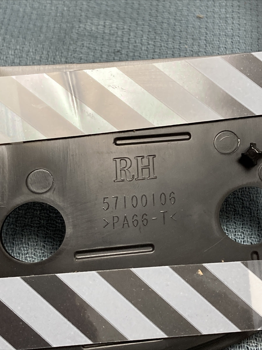 NEW GENUINE HARLEY DAVIDSON 57100171 LOWER RIGHT FAIRING FACIA