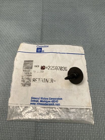 NEW GENUINE GM 22587036 RETAINER, BUMPER COVER GR 1.272