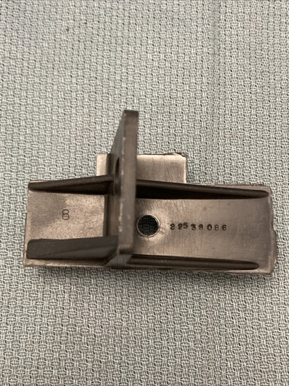 NEW GENUINE GM 22538086 BRACKET, RADIATOR