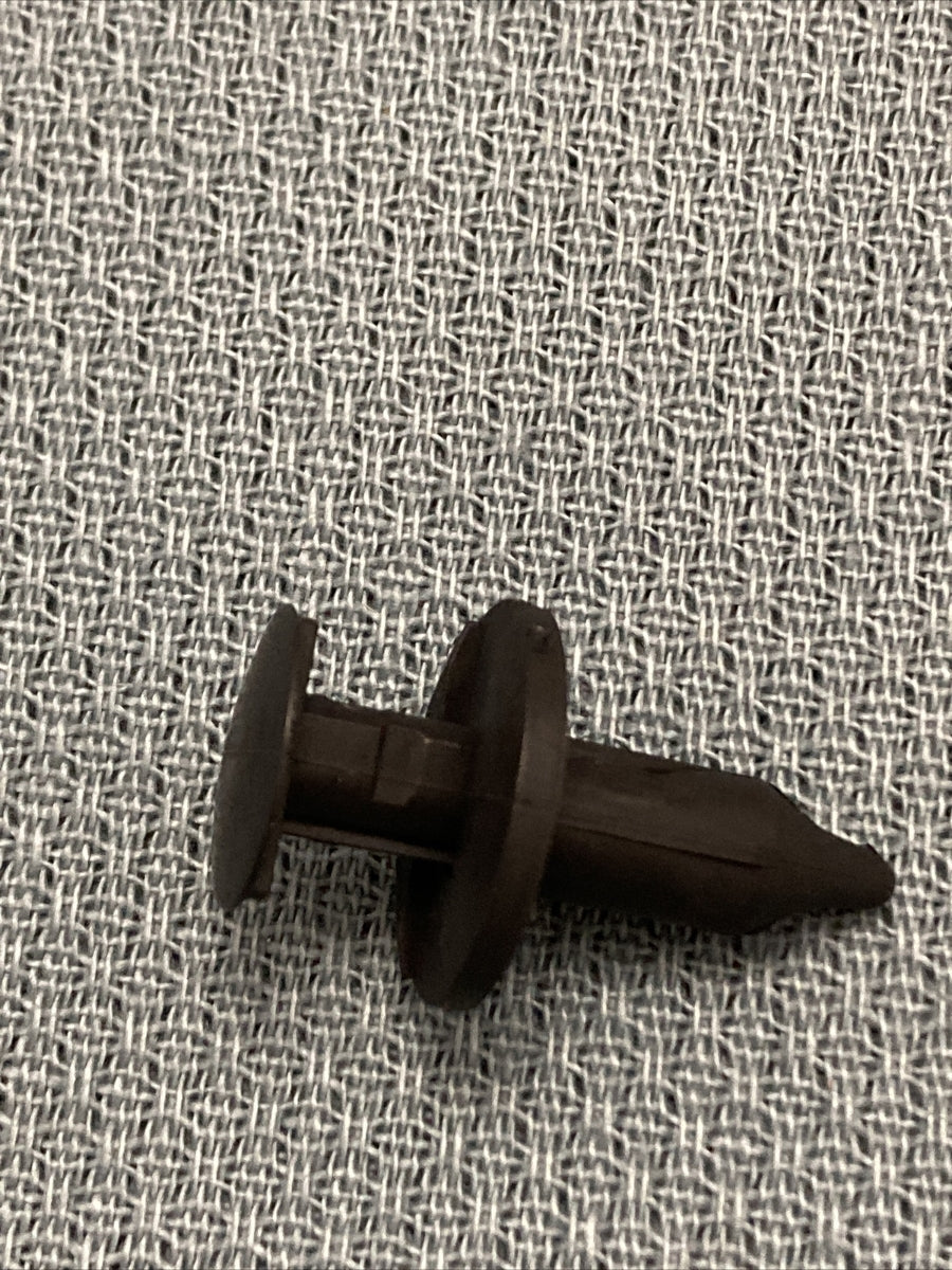 NEW GENUINE GM 21030249 RETAINER, CLIP COVER BUMPER SHIELD GR 8.950