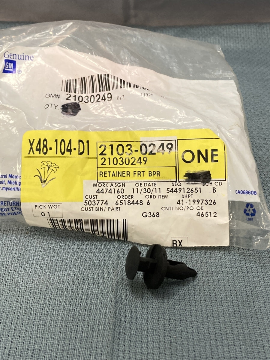 NEW GENUINE GM 21030249 RETAINER, CLIP COVER BUMPER SHIELD GR 8.950